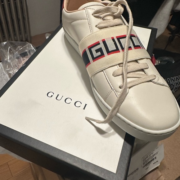 Gucci Women's Cream Sneakers - Picture 1 of 7